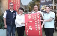 盧秀燕親貼紅榜 祝賀鍋烤人氣王冠軍店家