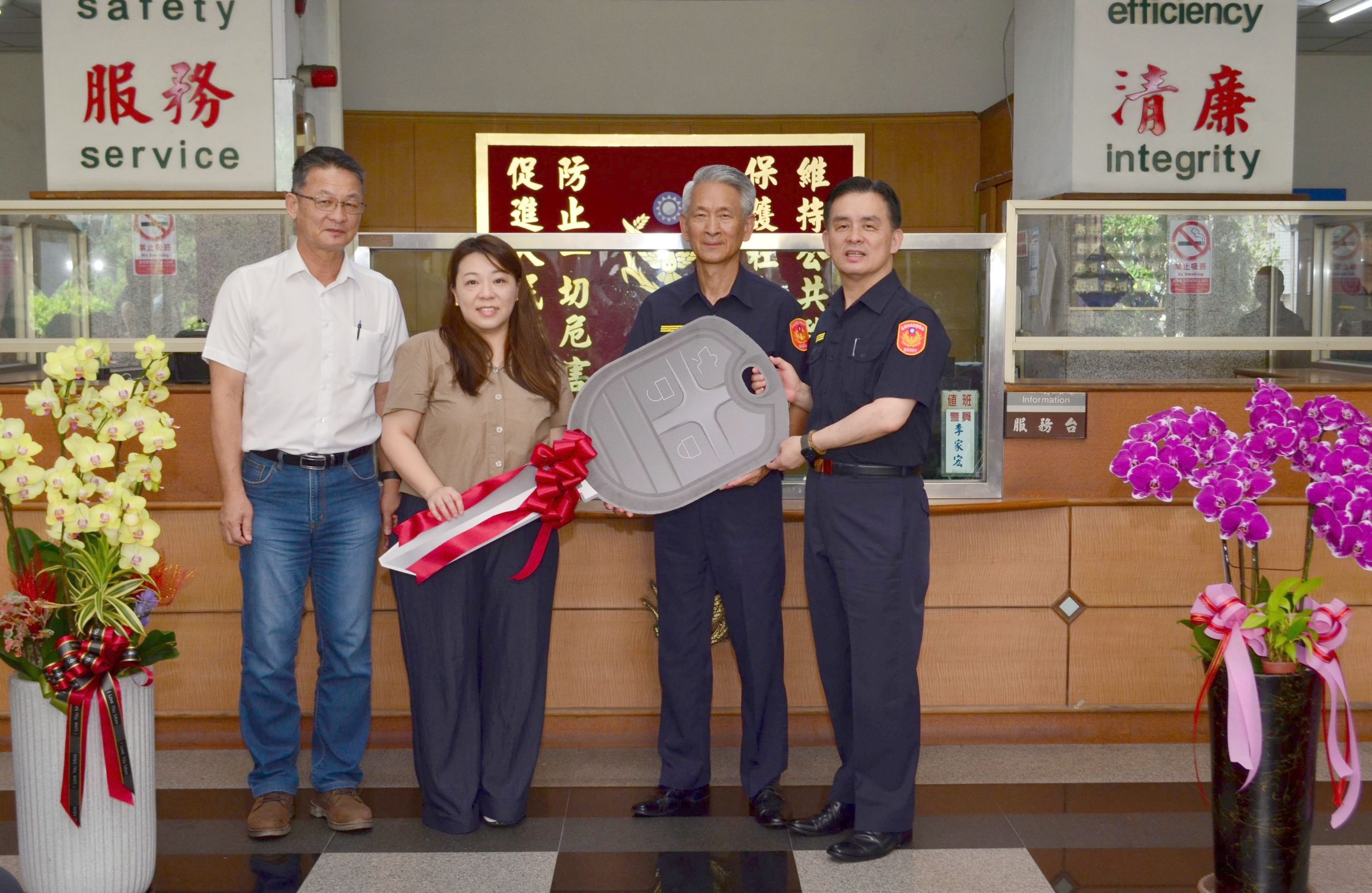 警友極力挺警 捐贈巡邏車強化苓雅分局警政戰力