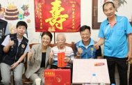 人間國寶王清霜等人瑞慶百歲 許淑華贈禮金及金鎖片
