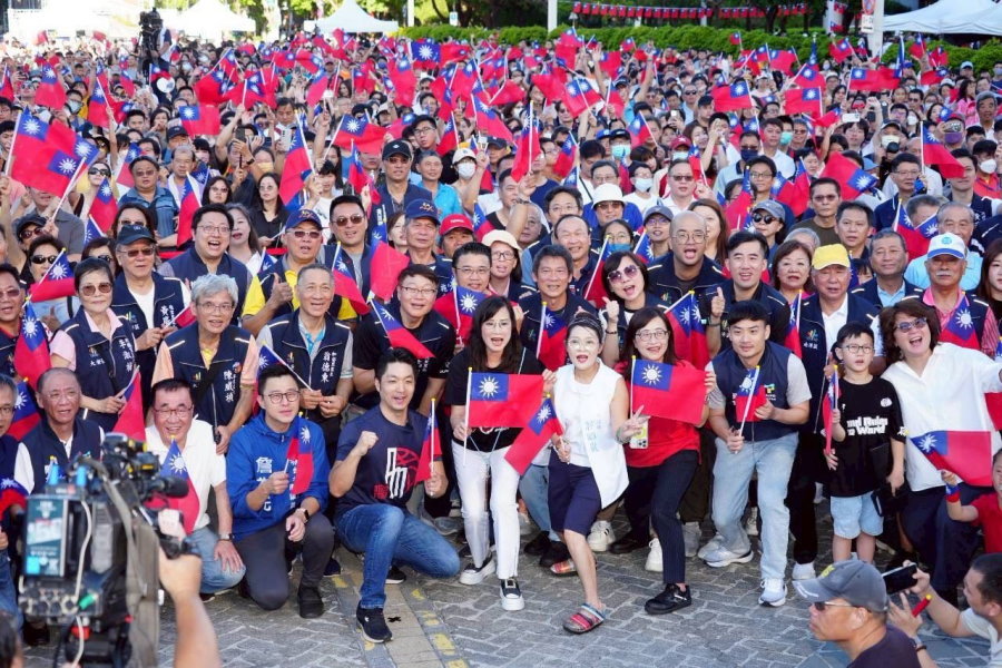 蔣萬安與民眾齊聚府前廣場 同慶中華民國國慶