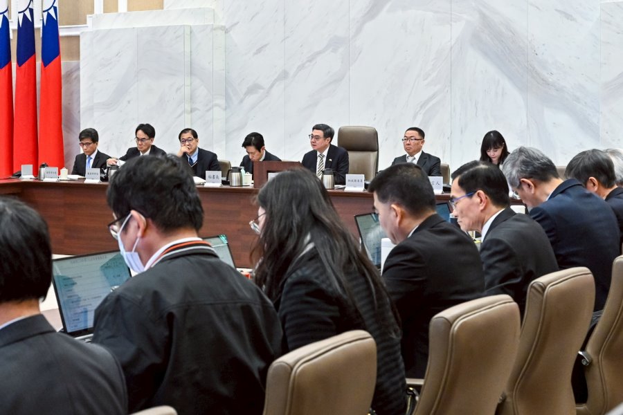 主持治安會報，卓揆：導入AI技術、跨部會合作 強化治安工作