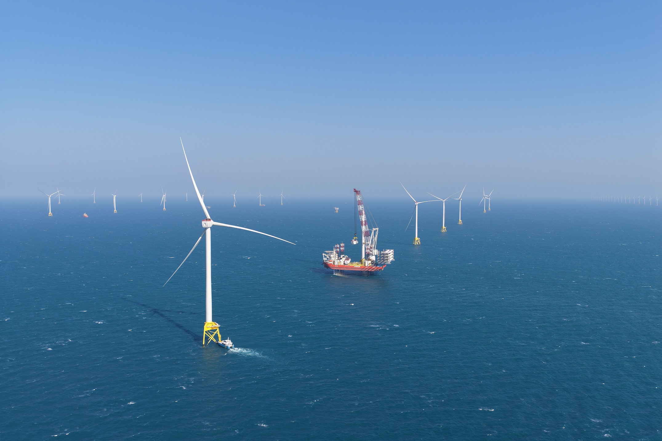 克服台灣海峽嚴峻海況 沃旭920MW離岸風場風機完成安裝