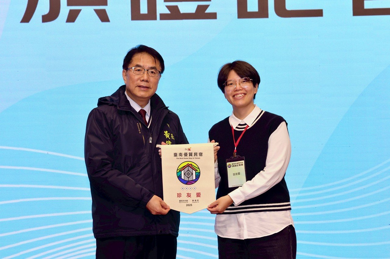擦亮台南觀光金字招牌 80家優質民宿黃偉哲頒發認證