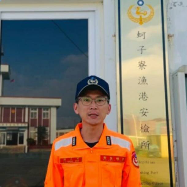 海巡人員聞聲馳援 落海民眾成功救援