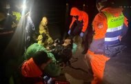民眾溪畔浮沉 海巡緊急下水救援 成功將民眾救援上岸