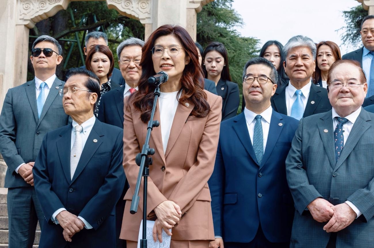 南京中山諒陵鄭麗文哽咽：希望種下和平