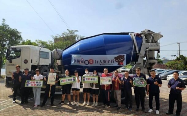 仁武警攜手貨運業者深入校園宣導 學生體驗大型車視角強化「防禦駕駛」觀念