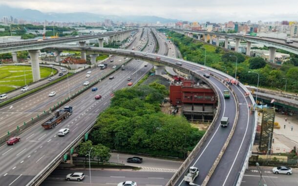交通部長視察國1五股北出台64匝道提前完工 5月7日通車