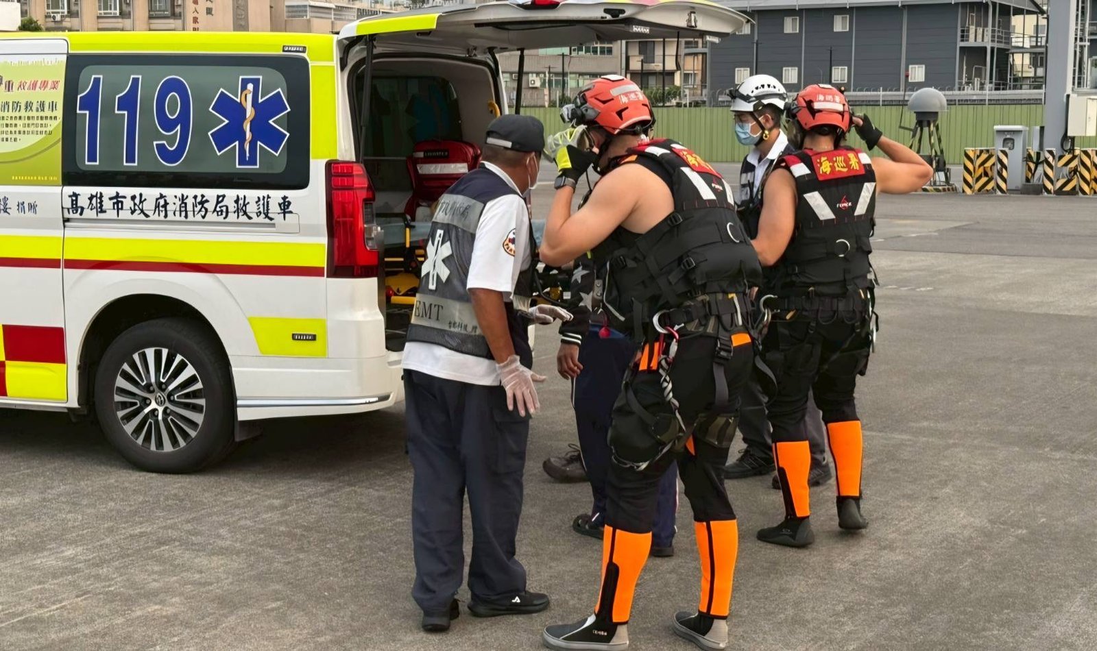 印尼外籍漁工海上受傷 海巡署立即啟動海巡聯勤吊掛救援