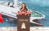 東港艦命名下水　管碧玲勉海巡：做國家的堅韌樹根！