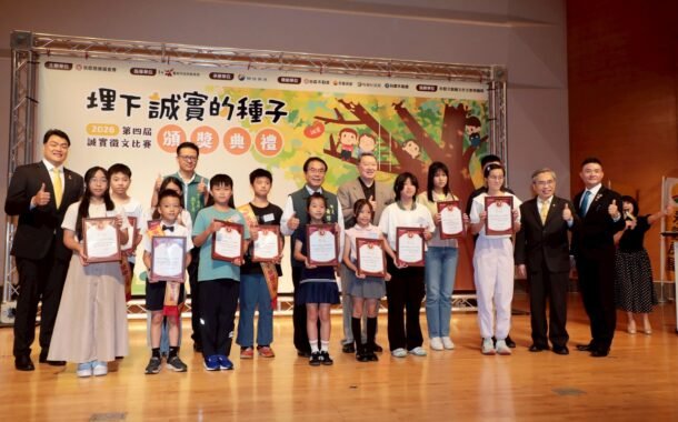 黃偉哲表揚誠實徵文比賽獲獎學子 期盼明年全市校校都參與