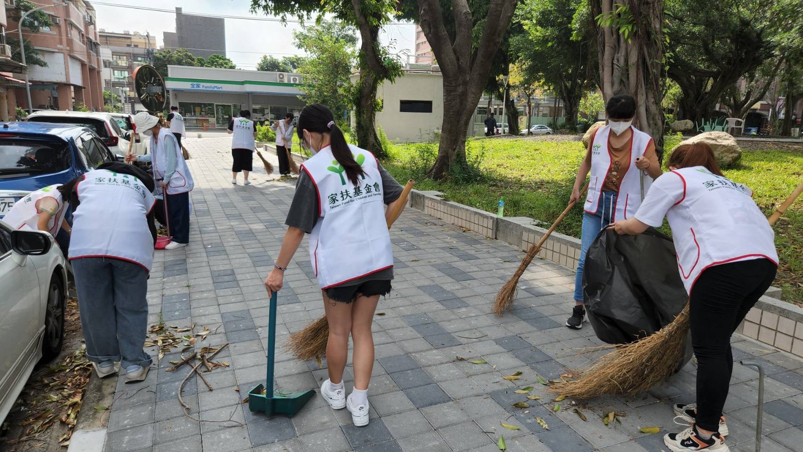 北高雄家扶中心為即將開學的大專生籌措獎助學金