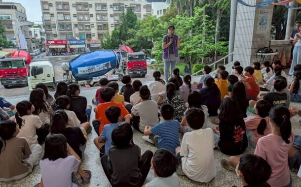 遠離「隱形殺手」楠梓警開大車入校園 大型車死角體驗震撼學童