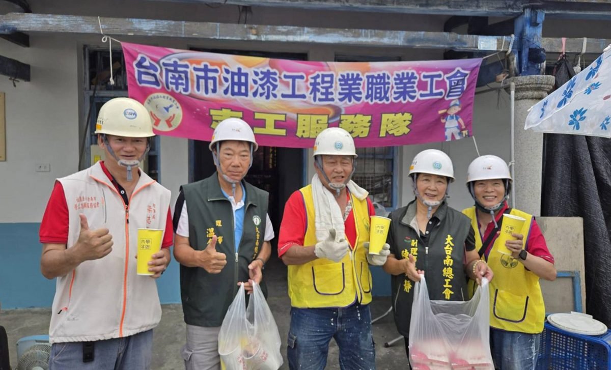 南市「做工行善團」兵分三路為弱勢家庭房屋修繕