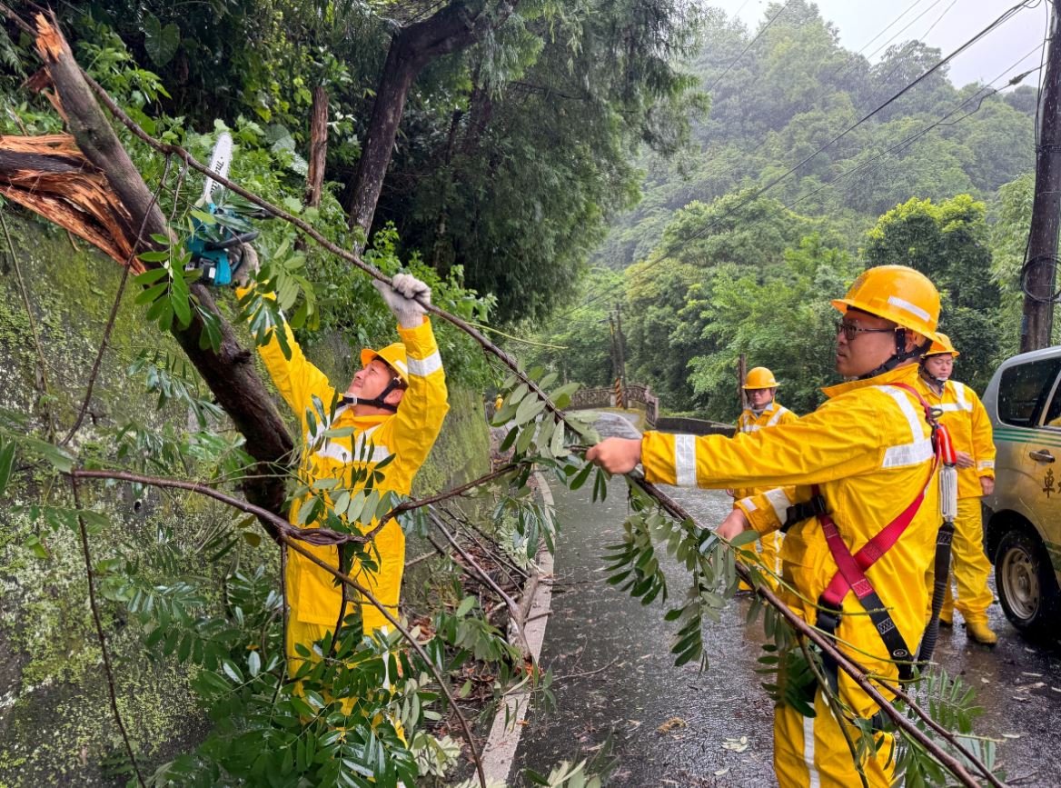 巴威挾帶強風暴雨 釀全台曾停電逾20萬戶