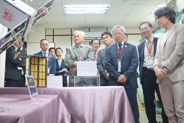 副總統蕭美琴訪中央大學 聚焦太空科技與防災韌性