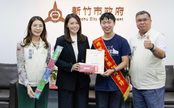 高虹安接見總統教育獎得主何睿修 及奮發向上獎張斈丞