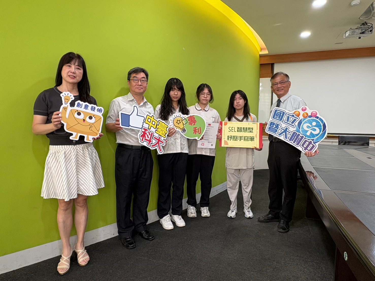 中臺科大攜手暨大附中研發「SEL智慧型紓壓手寫筆」奪新型專利