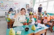 高虹安赴三民國小與師生共進營養午餐 任內營養午餐費大幅提高