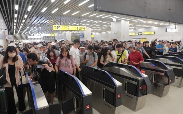 南鐵路地下化首班車啟程 黃偉哲見證歷史性里程碑